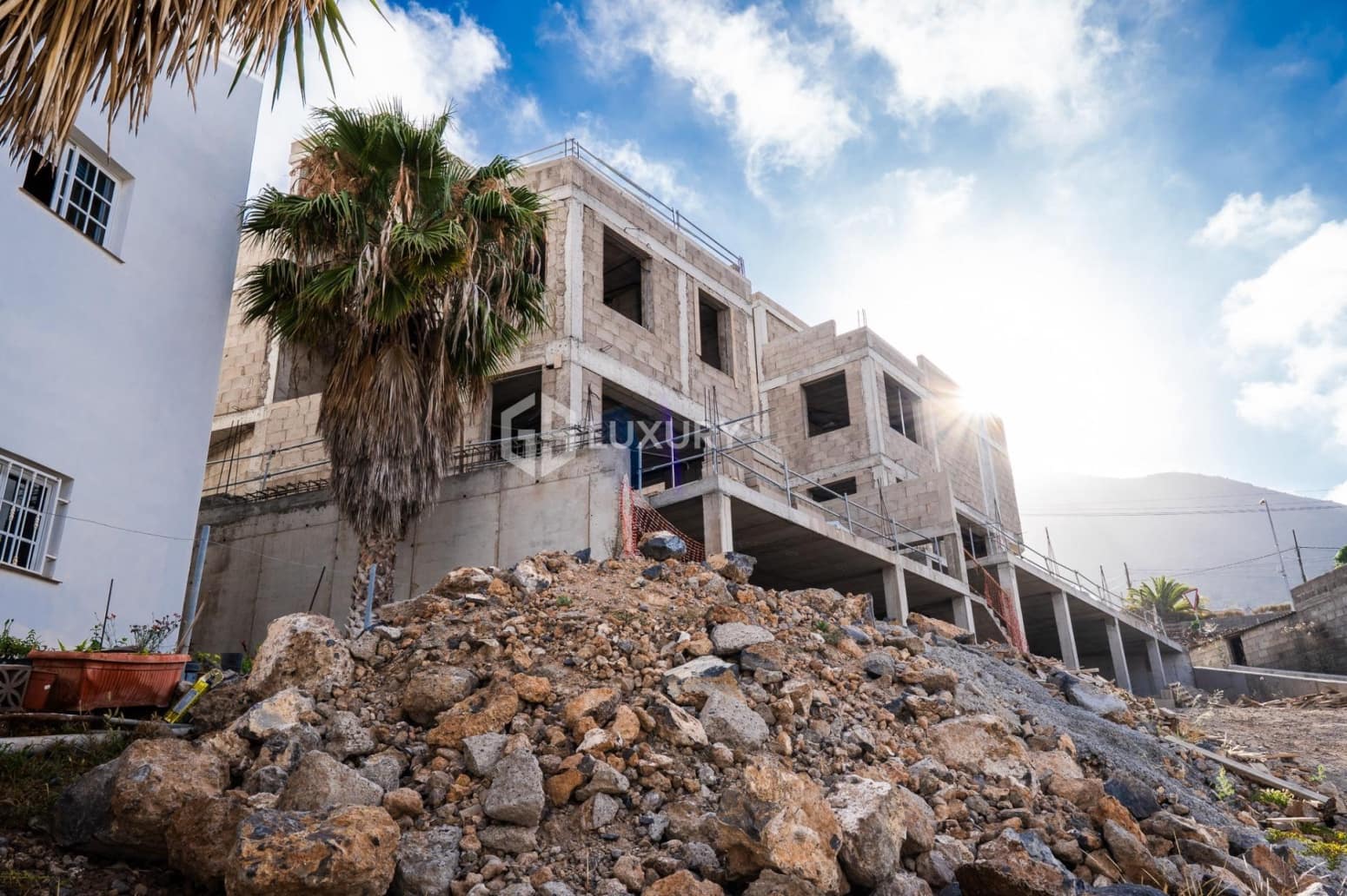 3 bedroom Villa for sale in Guia de Isora with garage - € 1,400,000 (Ref: 9734137)