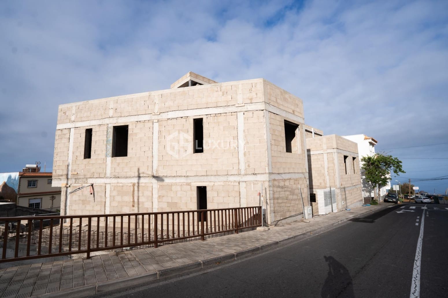 3 bedroom Villa for sale in Guia de Isora with garage - € 1,400,000 (Ref: 9734137)