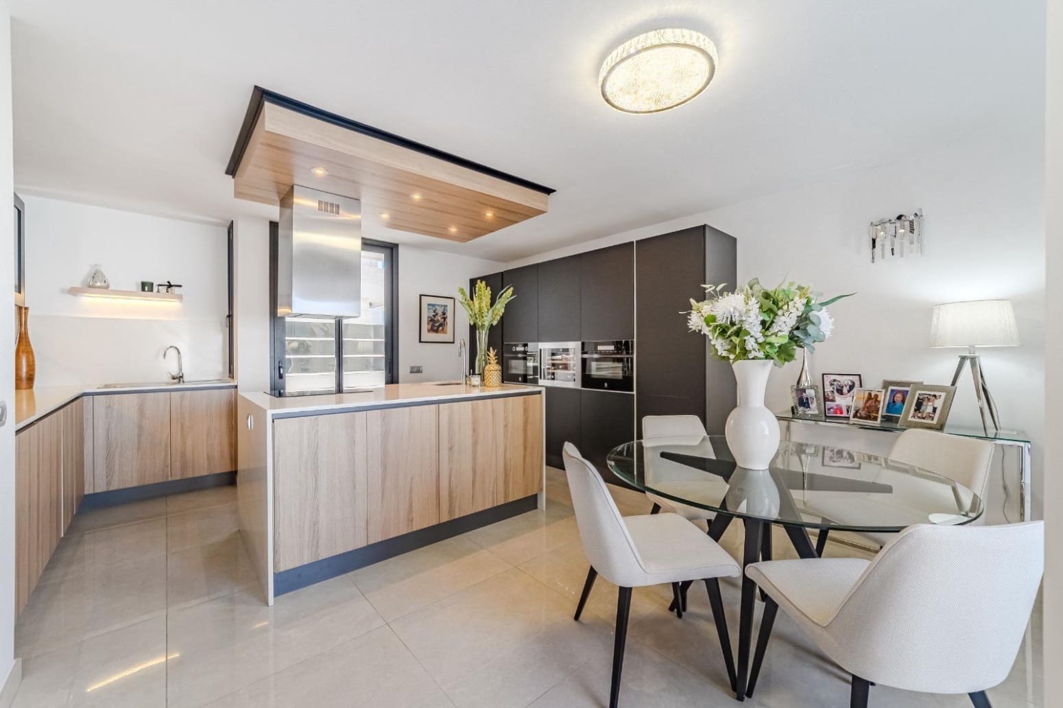 4 bedroom Villa for sale in Adeje with garage - € 2,450,000 (Ref: 9734138)