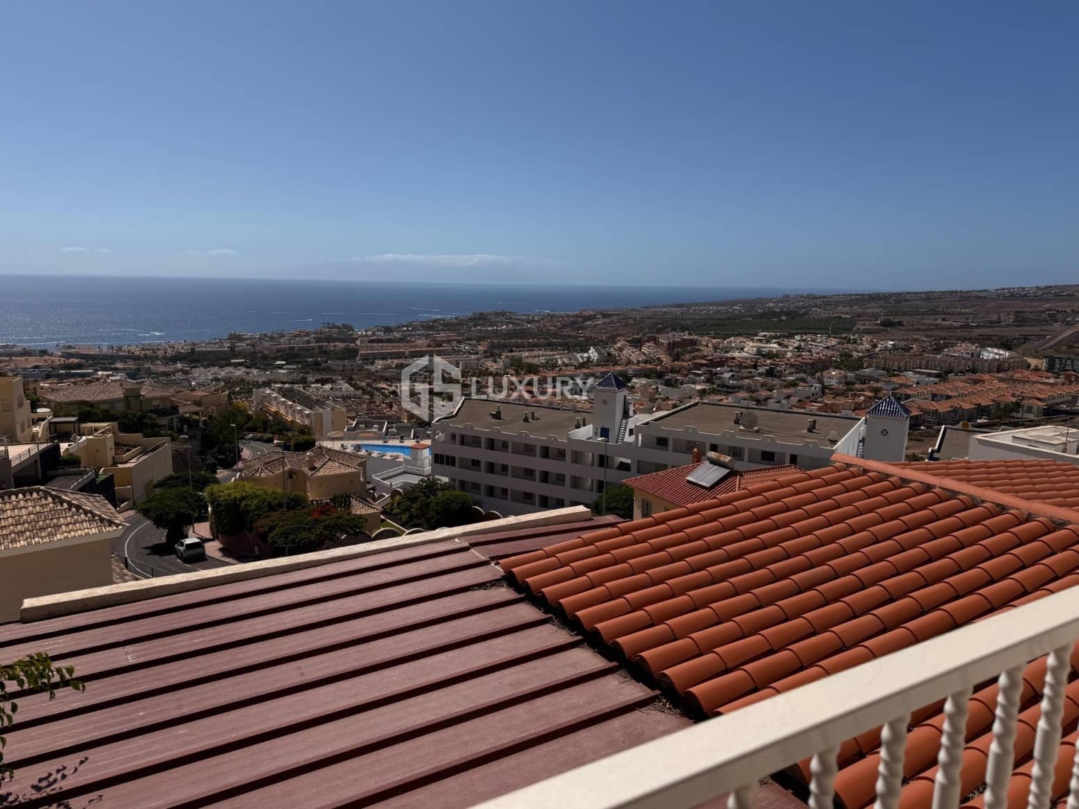 6 bedroom Villa for sale in Adeje with garage - € 1,870,000 (Ref: 9734140)