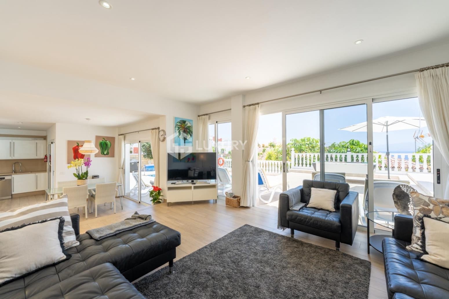 6 bedroom Villa for sale in Santiago del Teide with garage - € 1,280,000 (Ref: 9734142)