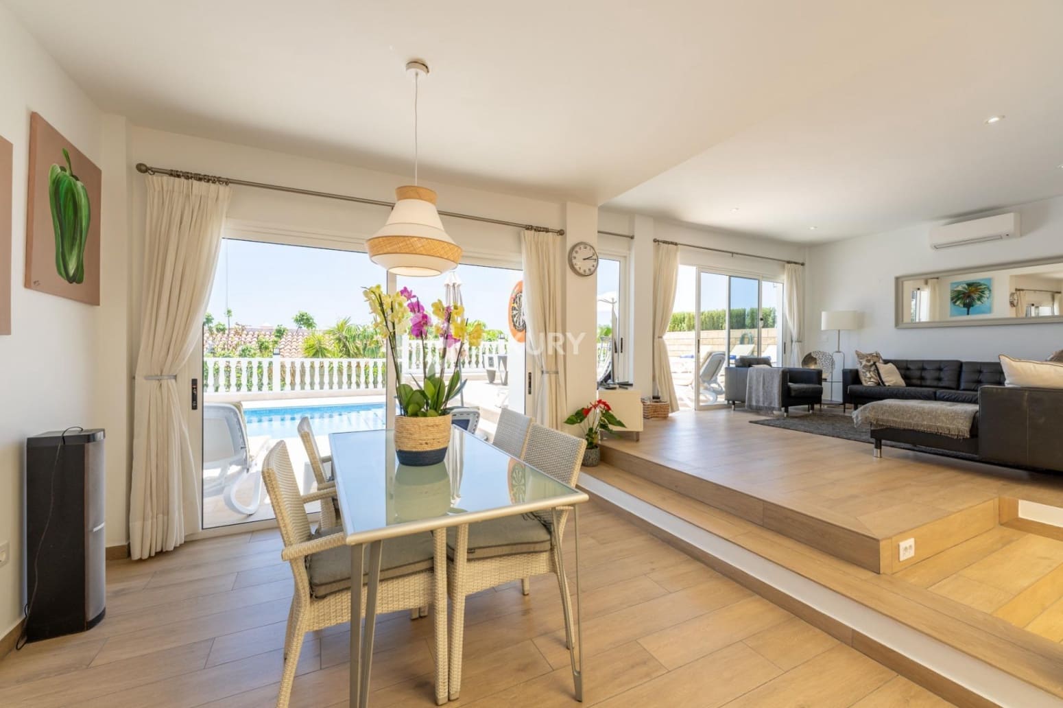 6 bedroom Villa for sale in Santiago del Teide with garage - € 1,280,000 (Ref: 9734142)