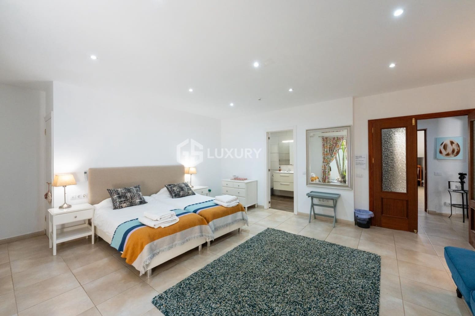 6 bedroom Villa for sale in Santiago del Teide with garage - € 1,280,000 (Ref: 9734142)