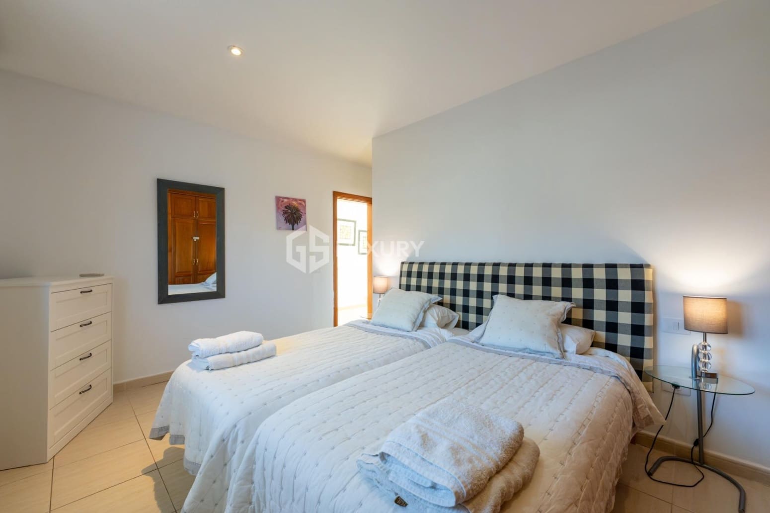 6 bedroom Villa for sale in Santiago del Teide with garage - € 1,280,000 (Ref: 9734142)