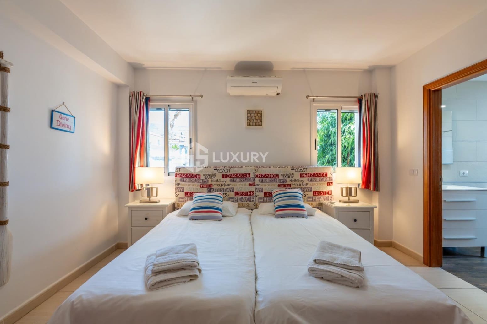 6 bedroom Villa for sale in Santiago del Teide with garage - € 1,280,000 (Ref: 9734142)