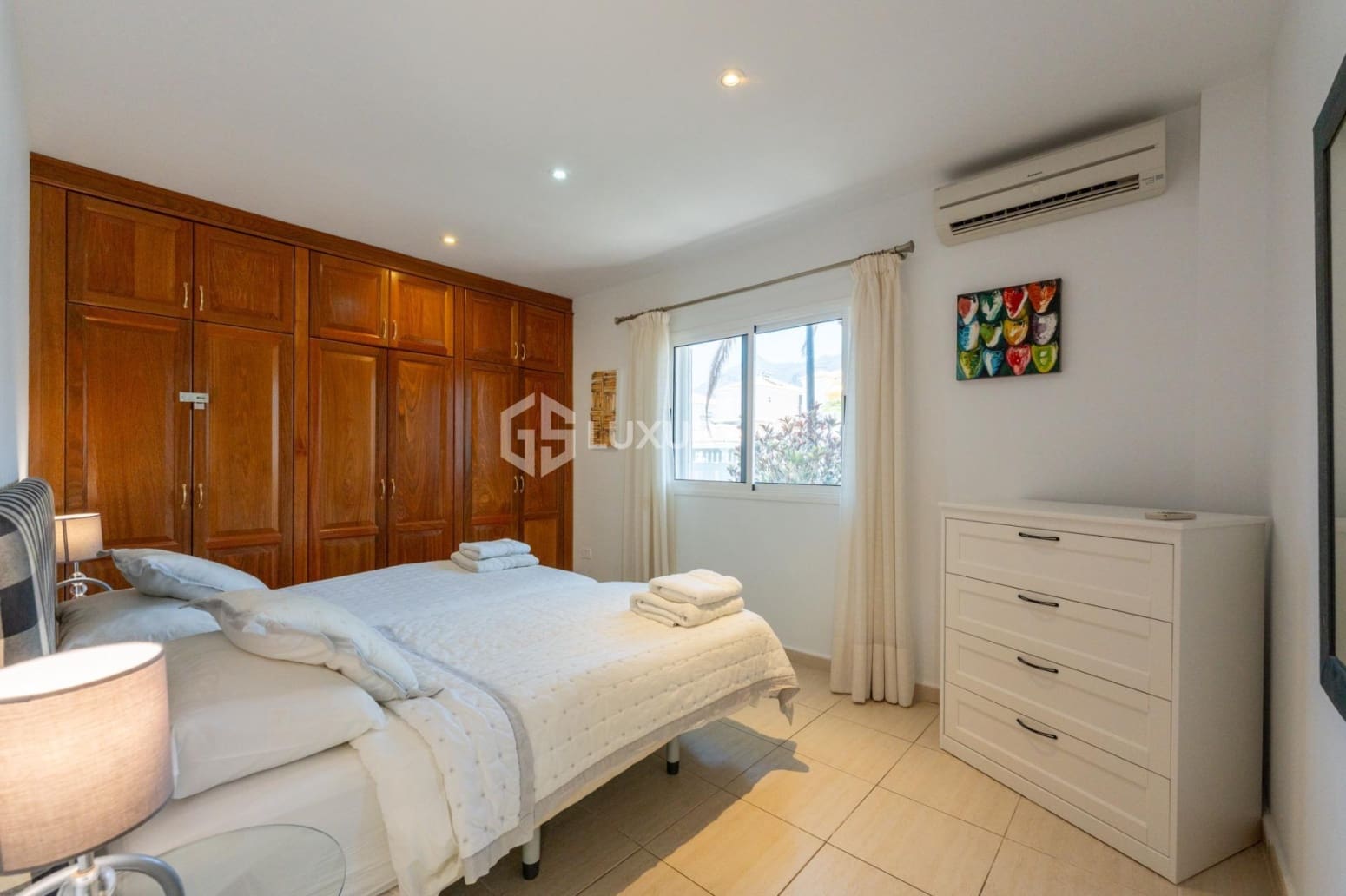 6 bedroom Villa for sale in Santiago del Teide with garage - € 1,280,000 (Ref: 9734142)