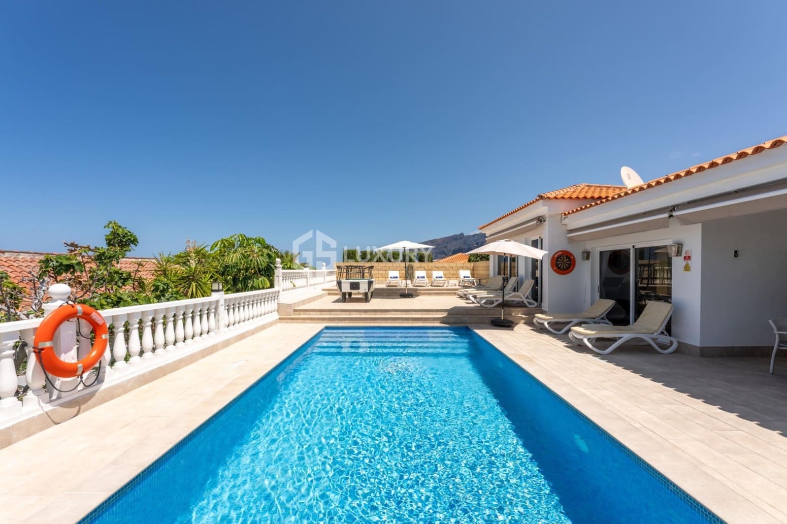 6 bedroom Villa for sale in Santiago del Teide with garage - € 1,280,000 (Ref: 9734142)