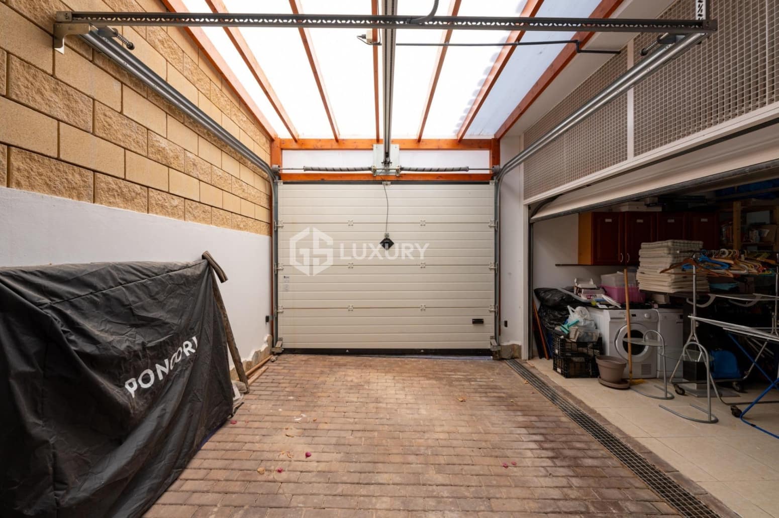 6 bedroom Villa for sale in Santiago del Teide with garage - € 1,280,000 (Ref: 9734142)