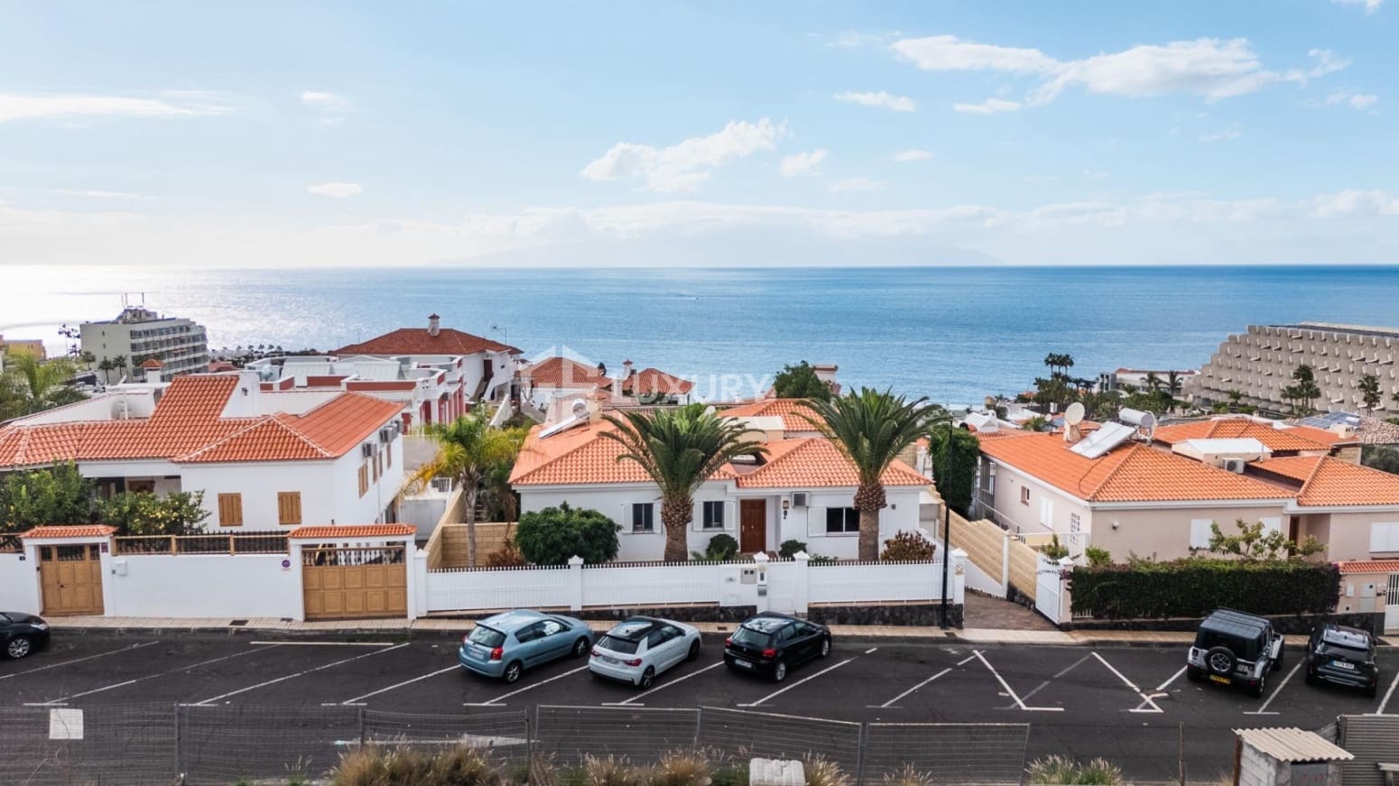 6 bedroom Villa for sale in Santiago del Teide with garage - € 1,280,000 (Ref: 9734142)