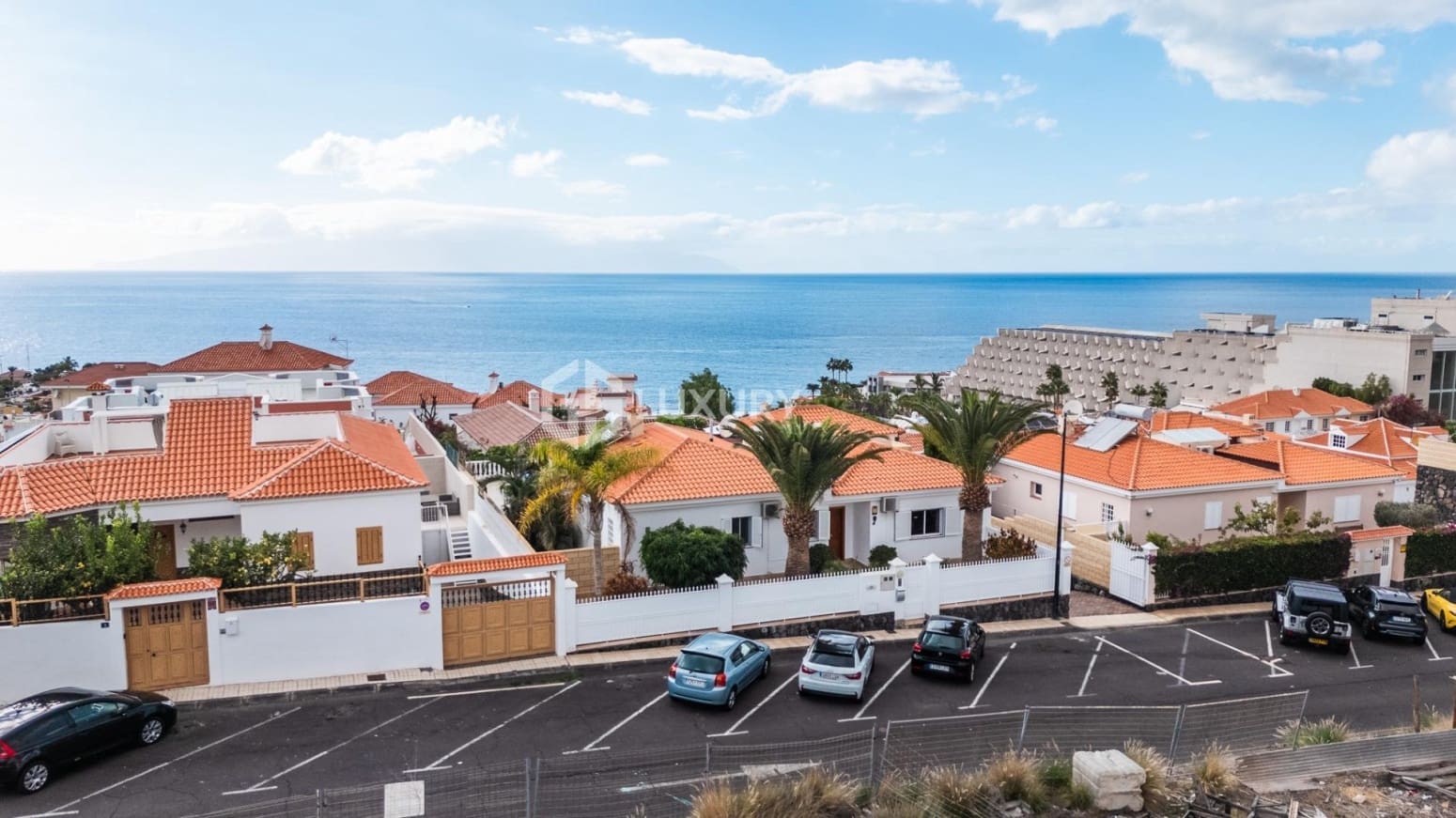 6 bedroom Villa for sale in Santiago del Teide with garage - € 1,280,000 (Ref: 9734142)