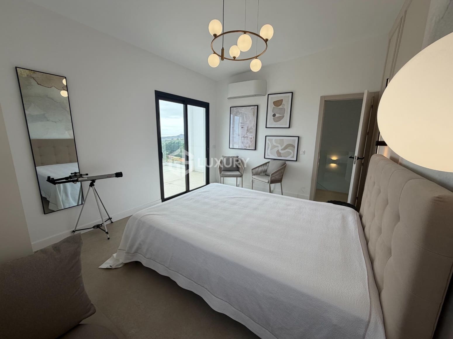 4 bedroom Villa for sale in Candelaria with garage - € 990,000 (Ref: 9734143)