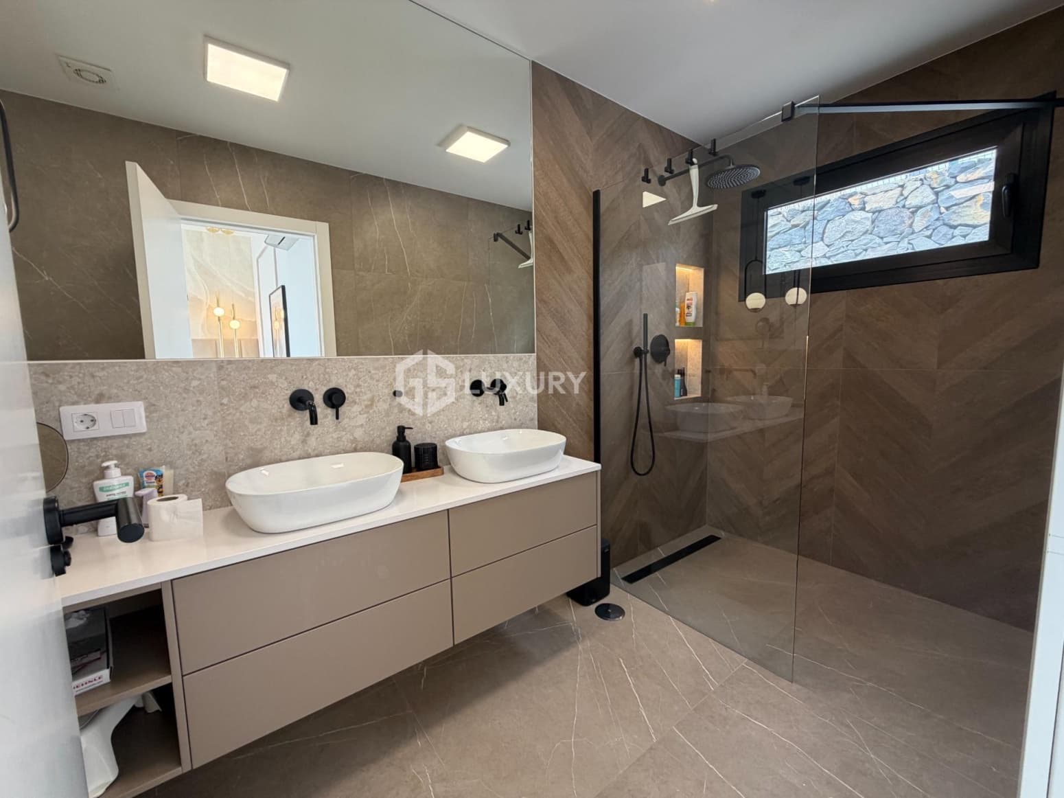 4 bedroom Villa for sale in Candelaria with garage - € 990,000 (Ref: 9734143)