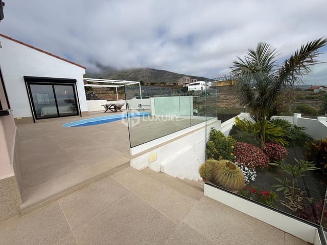 4 bedroom Villa for sale in Candelaria with garage - € 990,000 (Ref: 9734143)