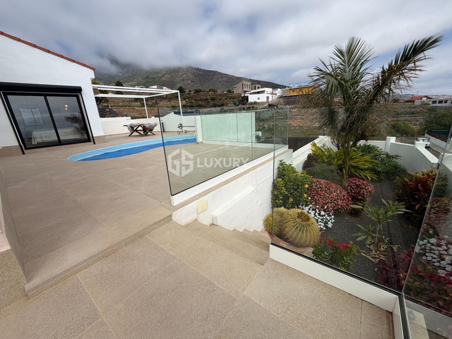 4 bedroom Villa for sale in Candelaria with garage - € 990,000 (Ref: 9734143)