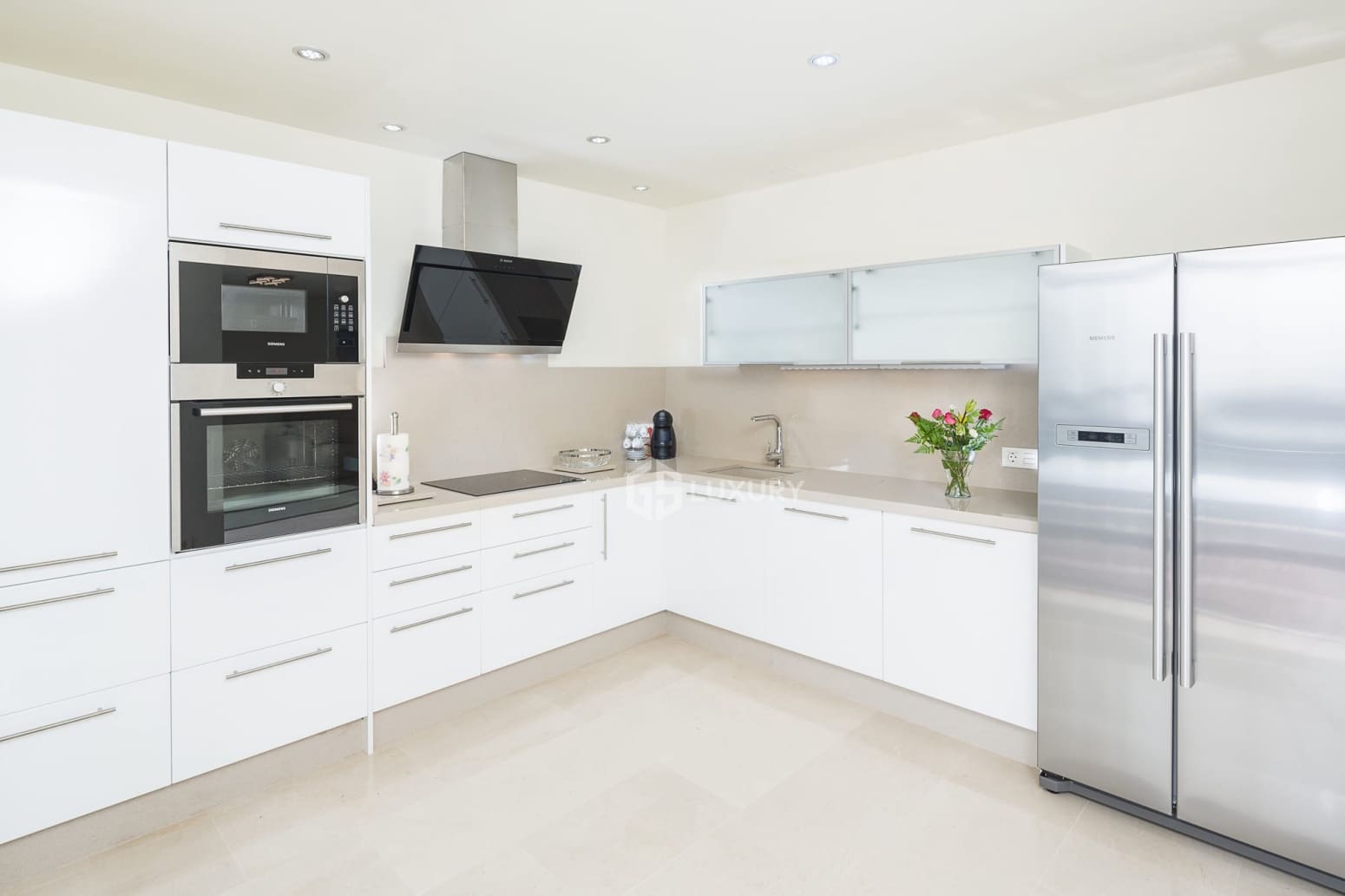 2 bedroom Villa for sale in Adeje with garage - € 1,200,000 (Ref: 9758222)