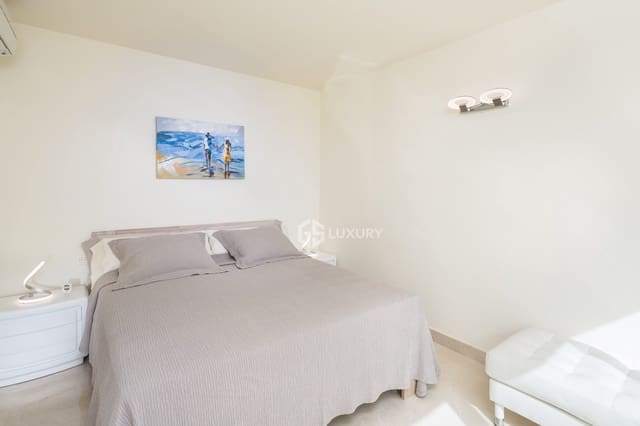 2 makuuhuone Huvila myytävänä paikassa La Caleta Adeje, Adeje mukana 
autotalli - 1 200 000 € (Ref: 9758222)