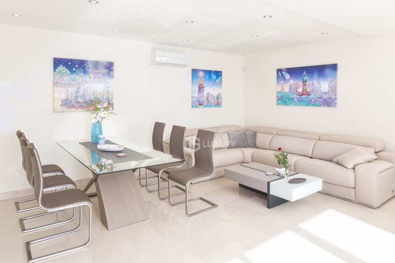 2 bedroom Villa for sale in Adeje with garage - € 1,200,000 (Ref: 9758222)