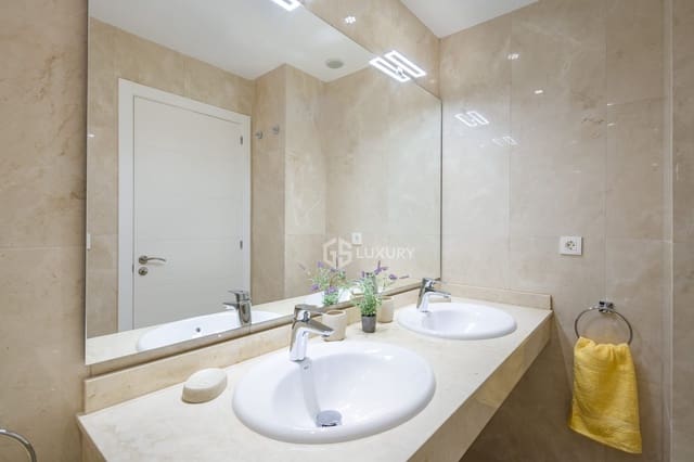 2 makuuhuone Huvila myytävänä paikassa La Caleta Adeje, Adeje mukana 
autotalli - 1 200 000 € (Ref: 9758222)