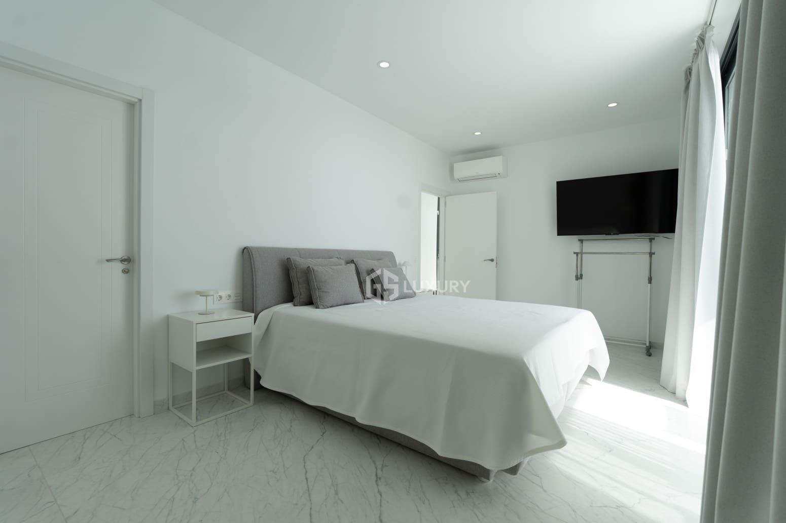 4 makuuhuone Huvila myytävänä paikassa Adeje mukana uima-altaan 
autotalli - 2 390 000 € (Ref: 9787603)