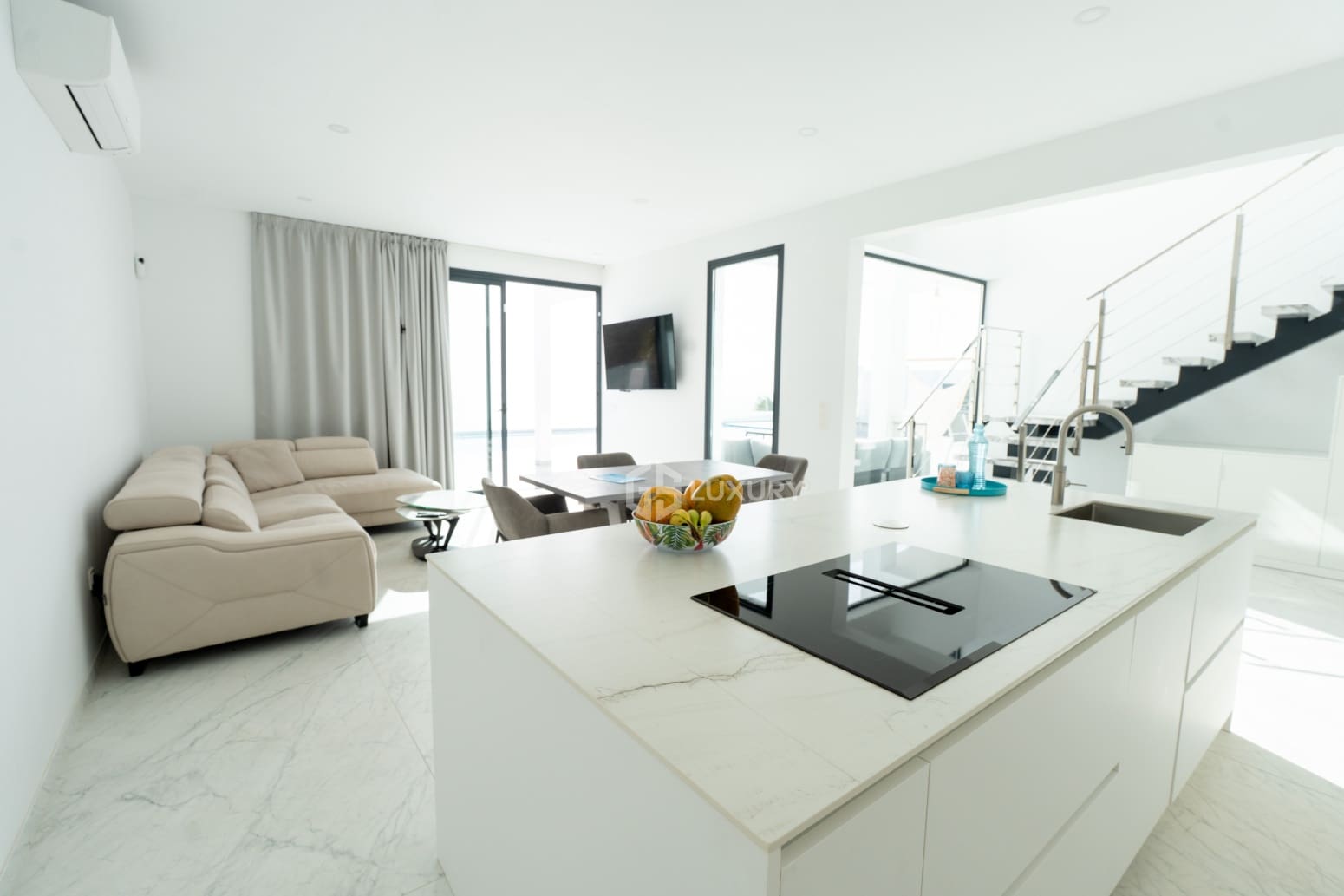 4 makuuhuone Huvila myytävänä paikassa Adeje mukana uima-altaan 
autotalli - 2 390 000 € (Ref: 9787603)