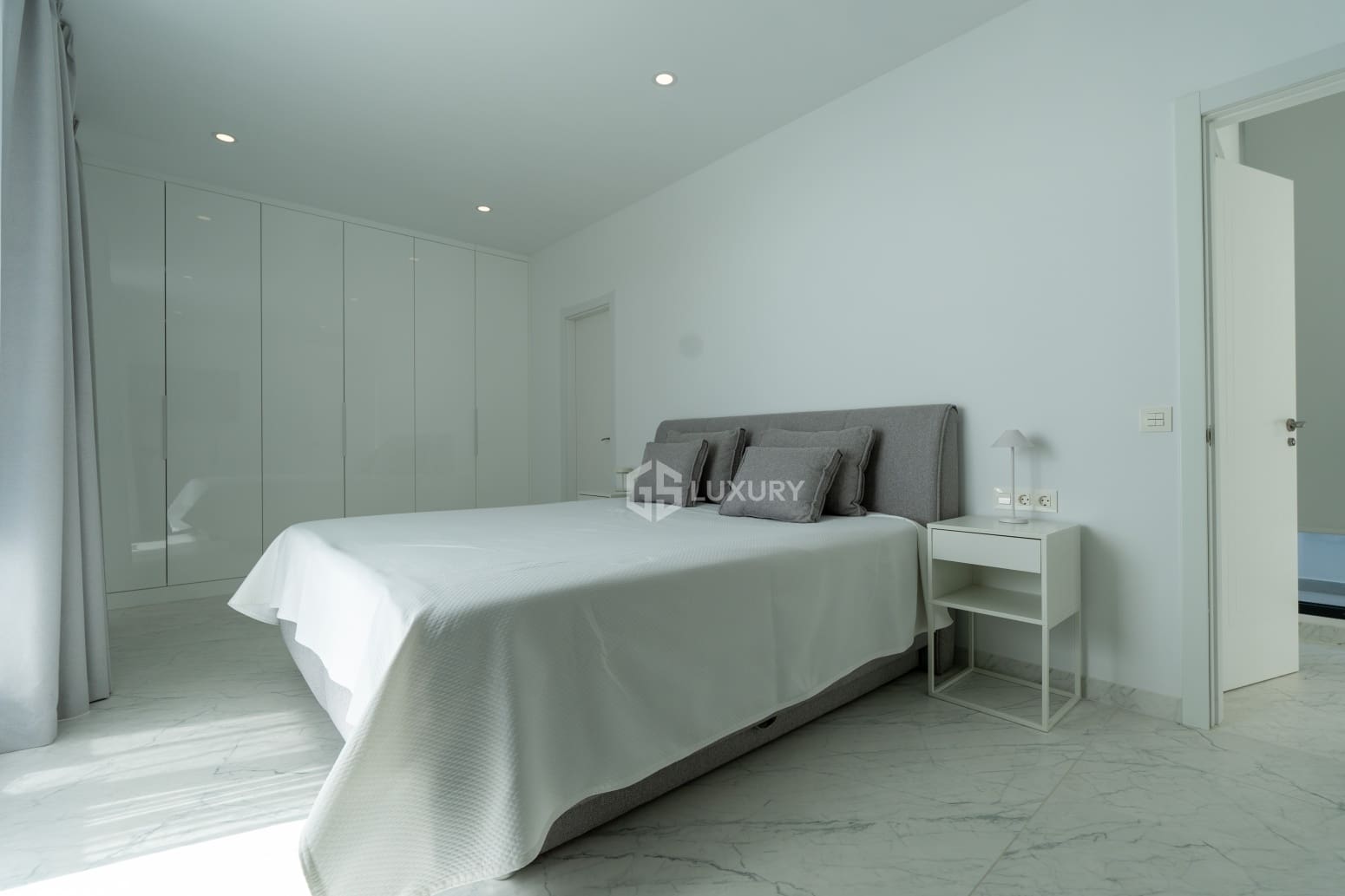 4 makuuhuone Huvila myytävänä paikassa Adeje mukana uima-altaan 
autotalli - 2 390 000 € (Ref: 9787603)