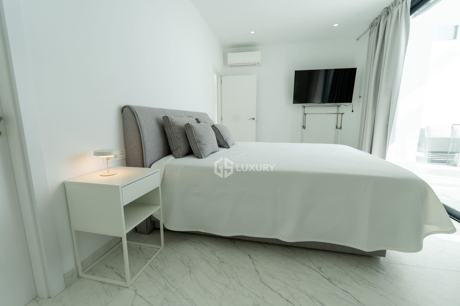 4 makuuhuone Huvila myytävänä paikassa Adeje mukana uima-altaan 
autotalli - 2 390 000 € (Ref: 9787603)