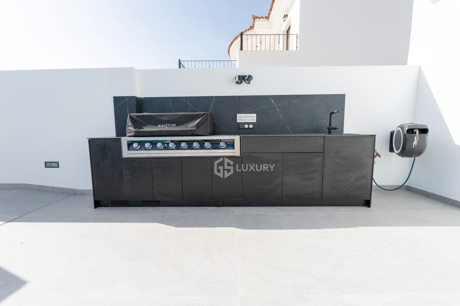 4 makuuhuone Huvila myytävänä paikassa Adeje mukana uima-altaan 
autotalli - 2 390 000 € (Ref: 9787603)