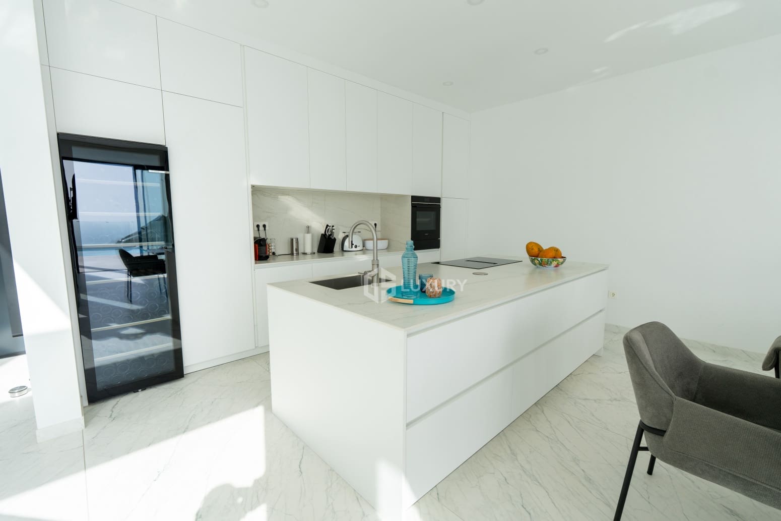 4 makuuhuone Huvila myytävänä paikassa Adeje mukana uima-altaan 
autotalli - 2 390 000 € (Ref: 9787603)