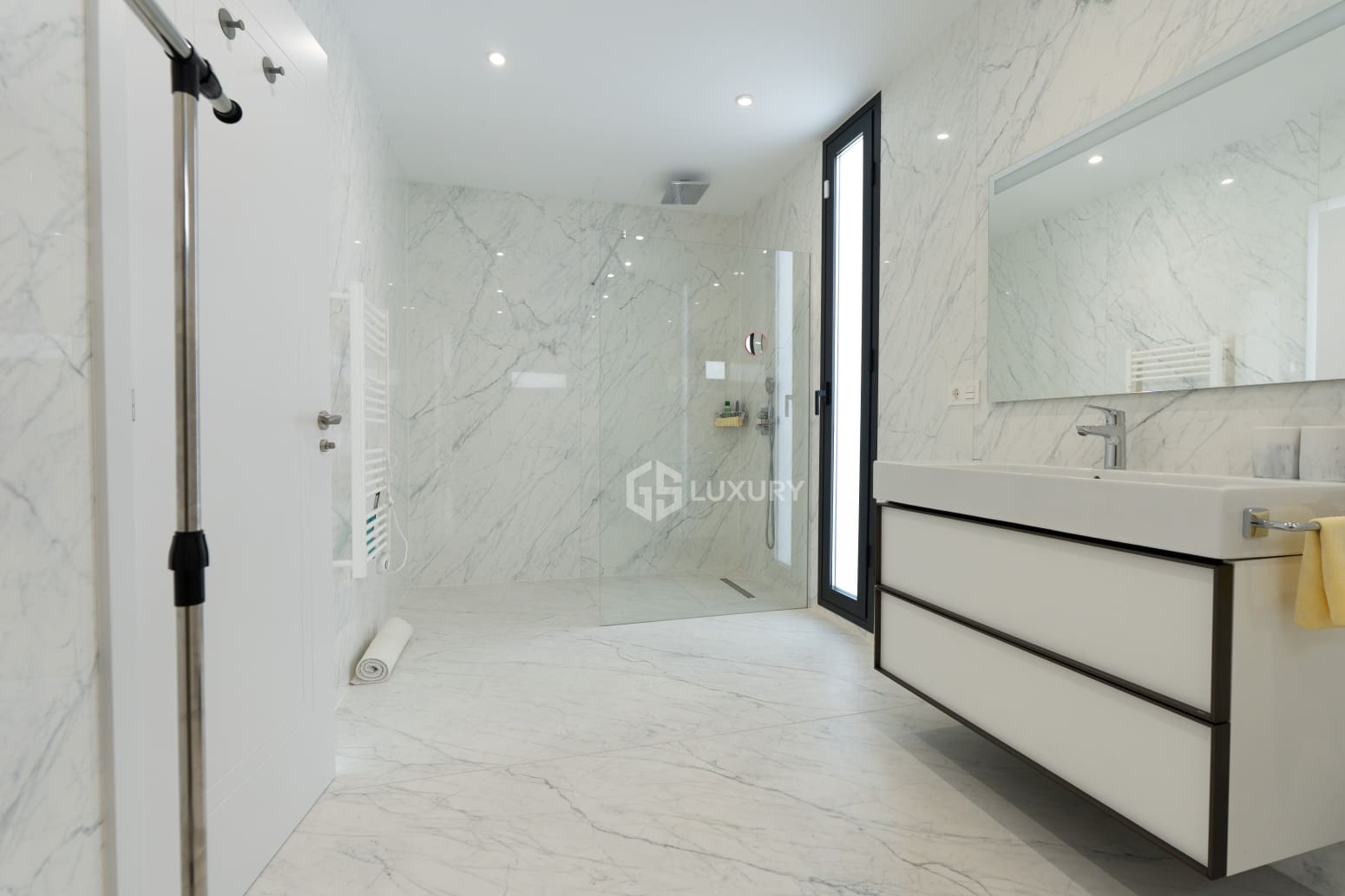 4 makuuhuone Huvila myytävänä paikassa Adeje mukana uima-altaan 
autotalli - 2 390 000 € (Ref: 9787603)