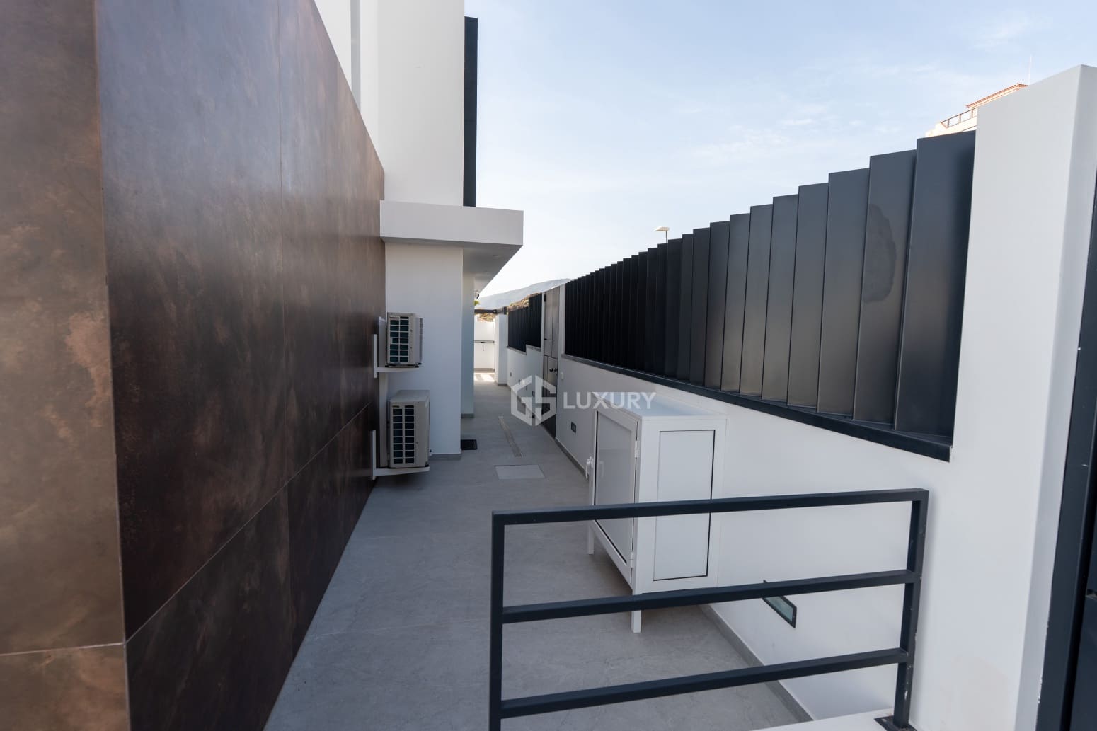 4 makuuhuone Huvila myytävänä paikassa Adeje mukana uima-altaan 
autotalli - 2 390 000 € (Ref: 9787603)