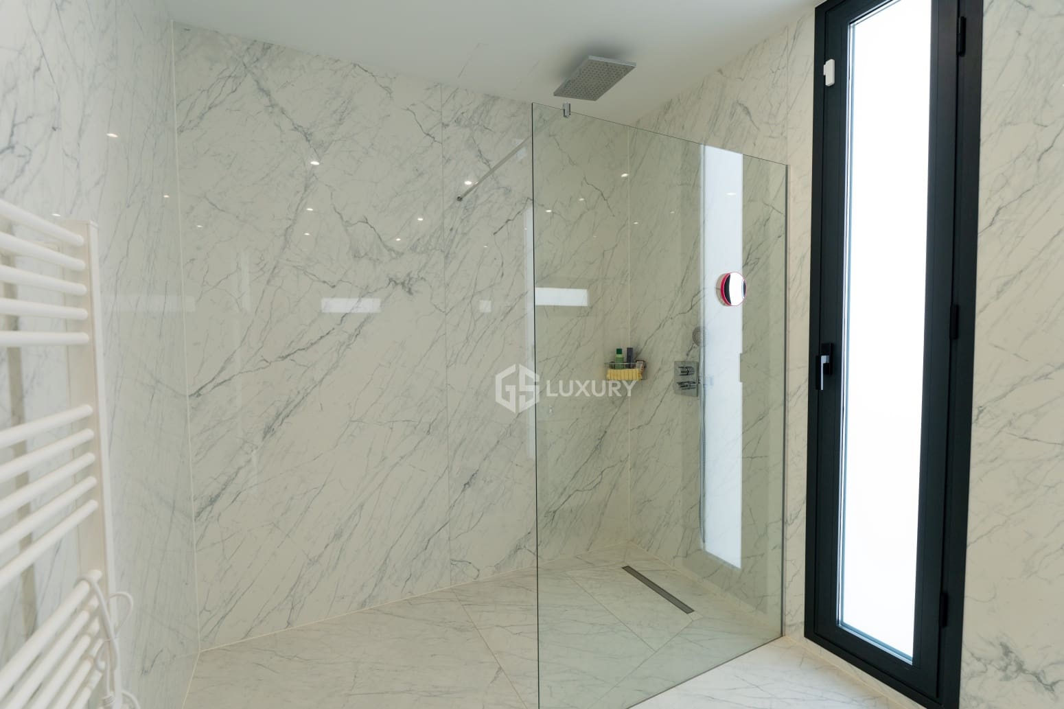 4 makuuhuone Huvila myytävänä paikassa Adeje mukana uima-altaan 
autotalli - 2 390 000 € (Ref: 9787603)