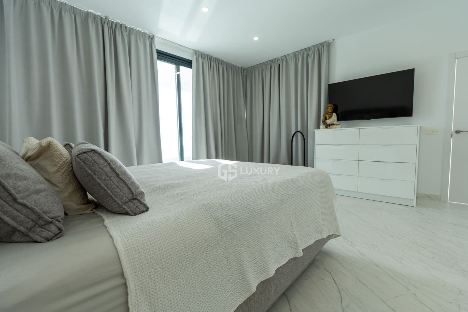 4 makuuhuone Huvila myytävänä paikassa Adeje mukana uima-altaan 
autotalli - 2 390 000 € (Ref: 9787603)