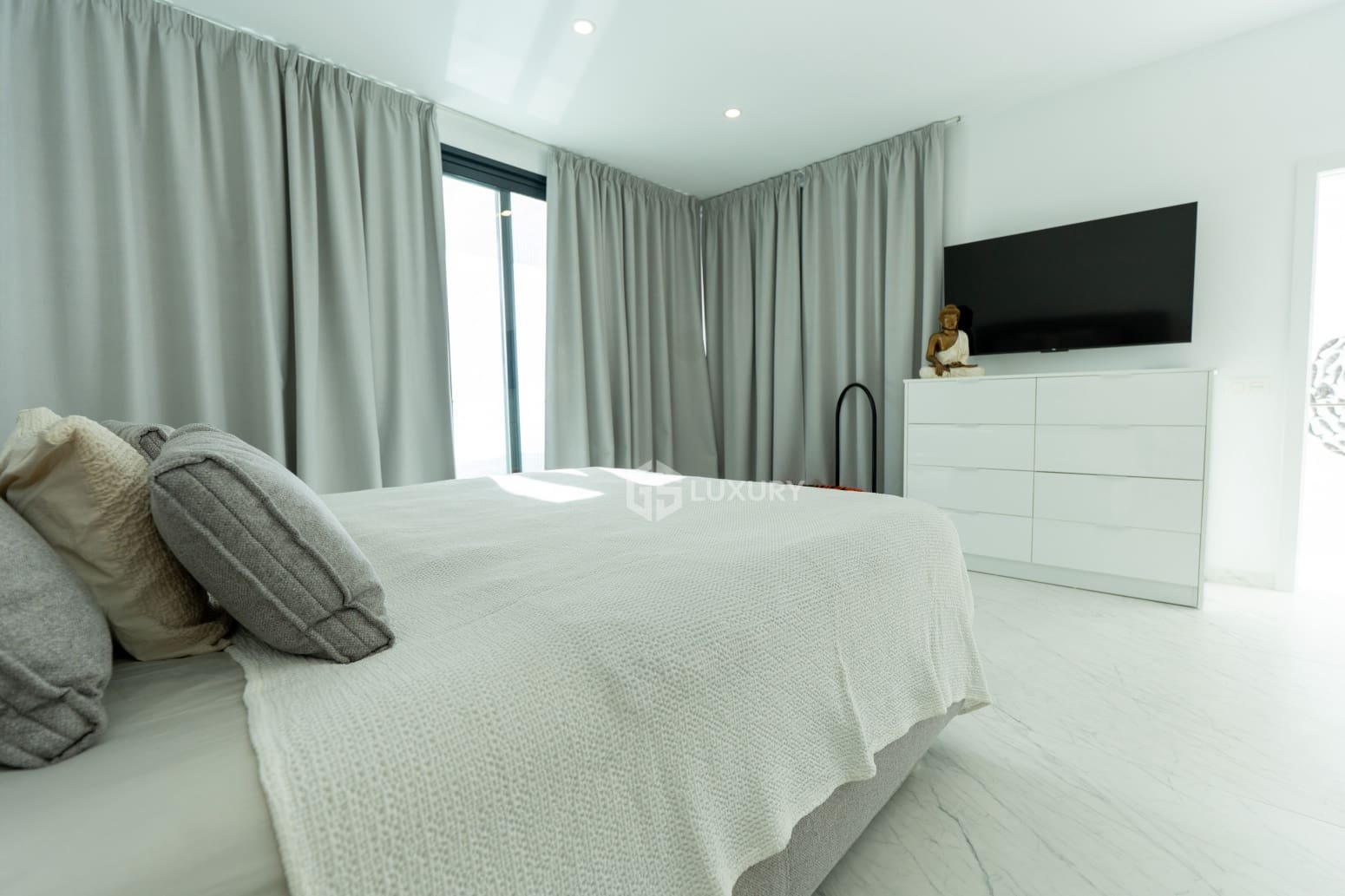 4 makuuhuone Huvila myytävänä paikassa Adeje mukana uima-altaan 
autotalli - 2 390 000 € (Ref: 9787603)