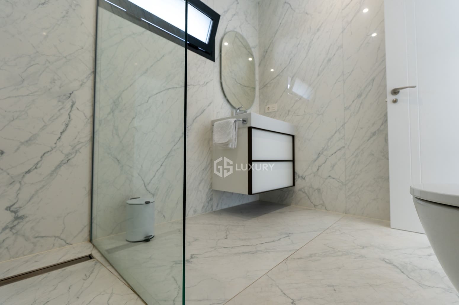 4 makuuhuone Huvila myytävänä paikassa Adeje mukana uima-altaan 
autotalli - 2 390 000 € (Ref: 9787603)