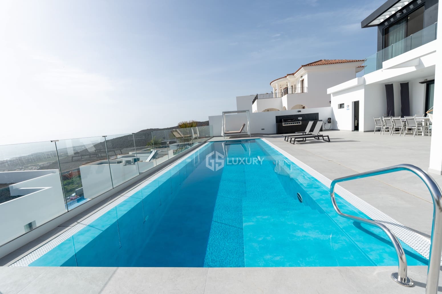 4 makuuhuone Huvila myytävänä paikassa Adeje mukana uima-altaan 
autotalli - 2 390 000 € (Ref: 9787603)