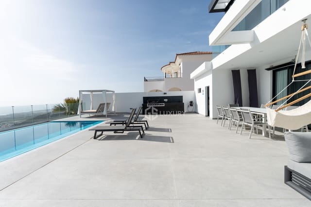 4 makuuhuone Huvila myytävänä paikassa Torviscas Centro y Alto, Adeje mukana uima-altaan 
autotalli - 2 390 000 € (Ref: 9787603)