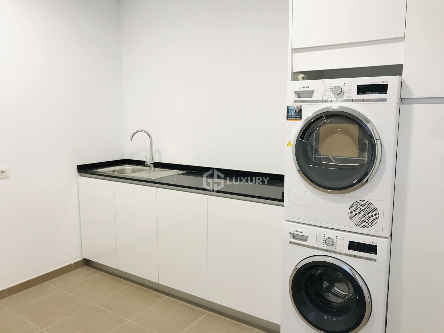 4 bedroom Villa for rent in Adeje with garage - € 7,500 (Ref: 9793746)