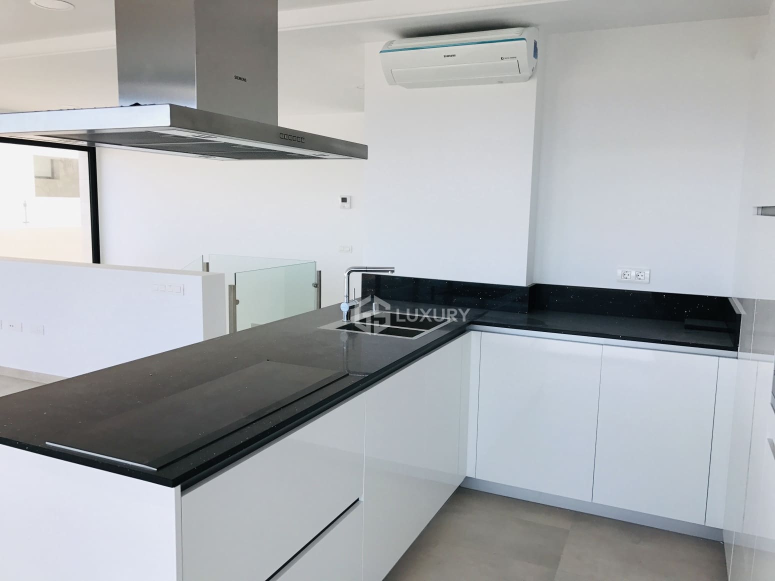 4 bedroom Villa for rent in Adeje with garage - € 7,500 (Ref: 9793746)