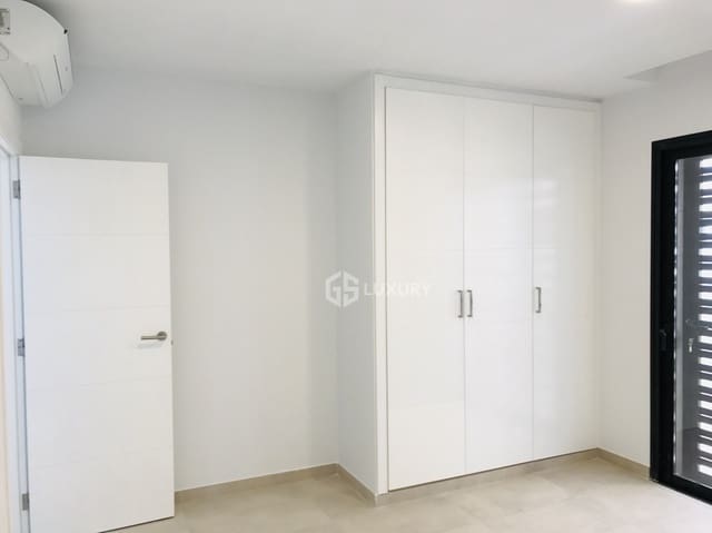 4 bedroom Villa for rent in La Caldera, Adeje with garage - € 7,500 (Ref: 9793746)