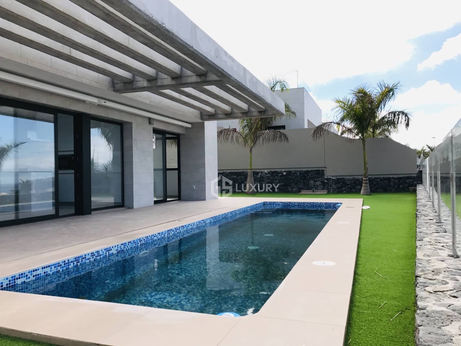 4 bedroom Villa for rent in Adeje with garage - € 7,500 (Ref: 9793746)