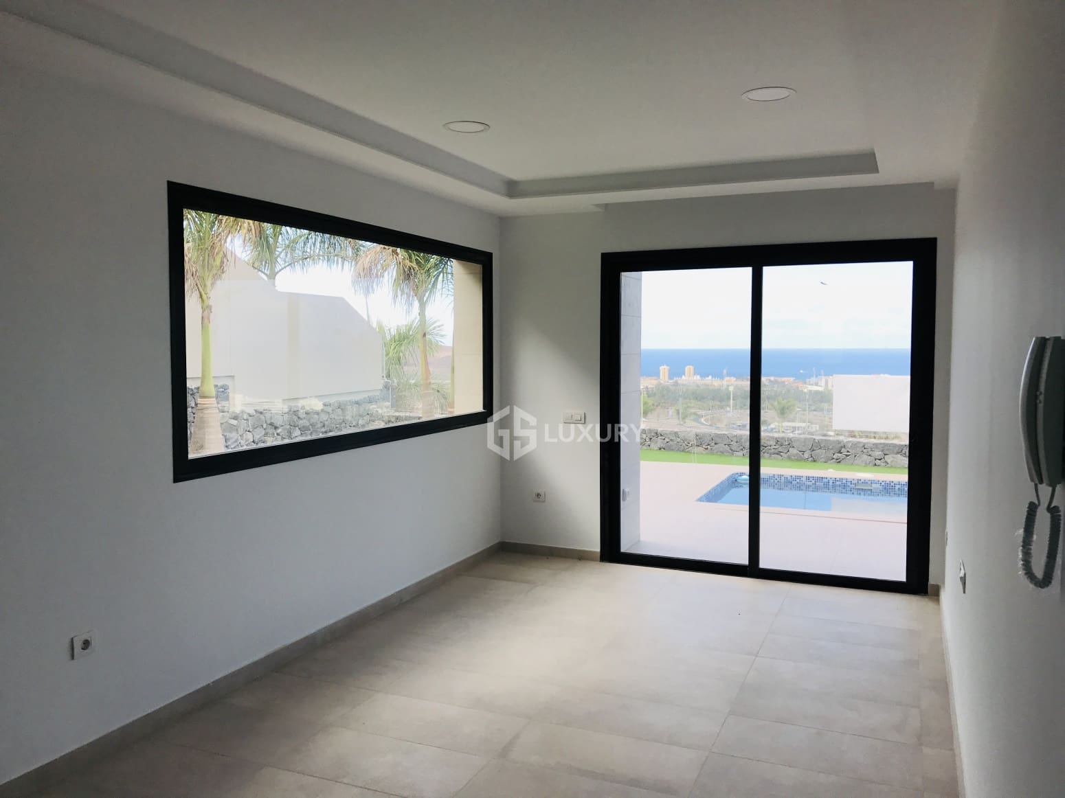 4 bedroom Villa for rent in Adeje with garage - € 7,500 (Ref: 9793746)