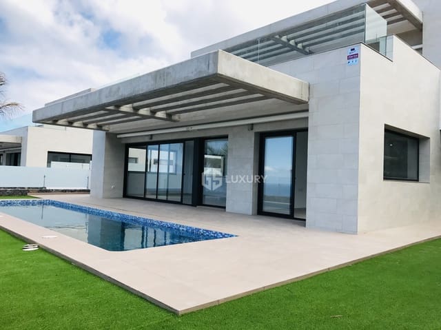 4 bedroom Villa for rent in La Caldera, Adeje with garage - € 7,500 (Ref: 9793746)