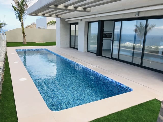 4 bedroom Villa for rent in La Caldera, Adeje with garage - € 7,500 (Ref: 9793746)