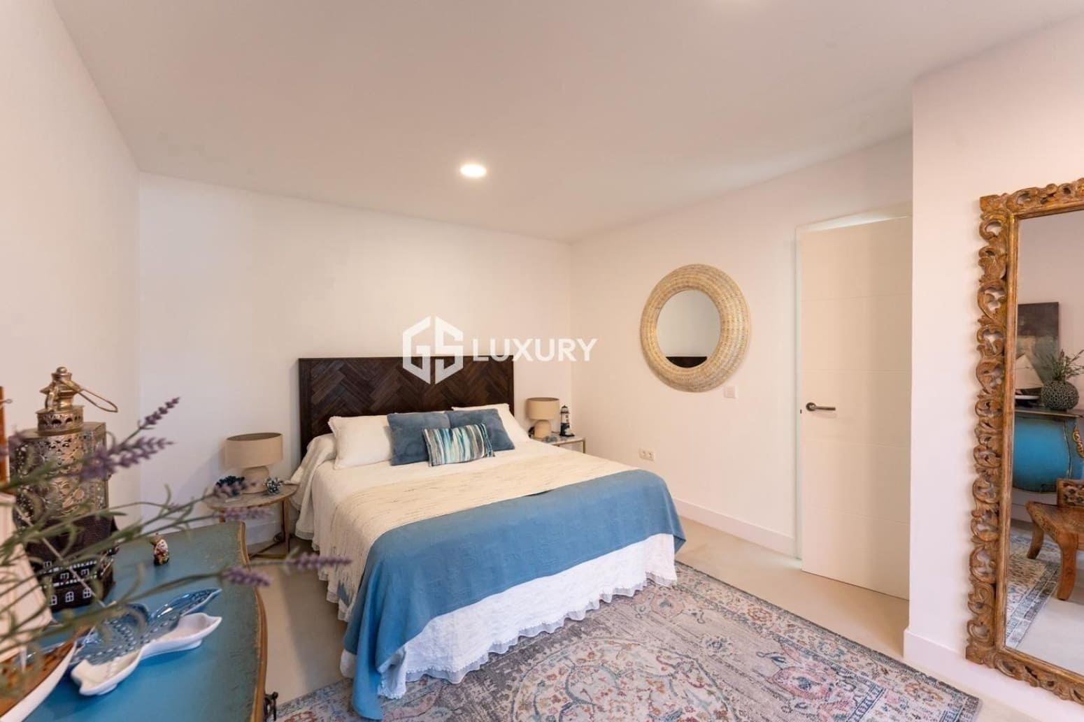 4 makuuhuone Huvila myytävänä paikassa Adeje mukana 
autotalli - 1 750 000 € (Ref: 9803790)