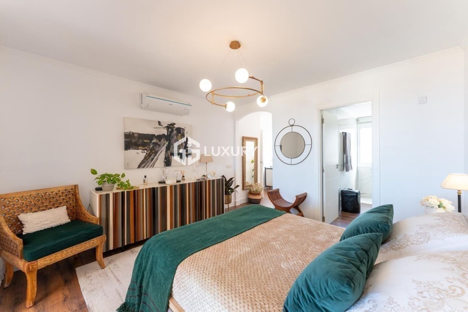 4 makuuhuone Huvila myytävänä paikassa Adeje mukana 
autotalli - 1 750 000 € (Ref: 9803790)