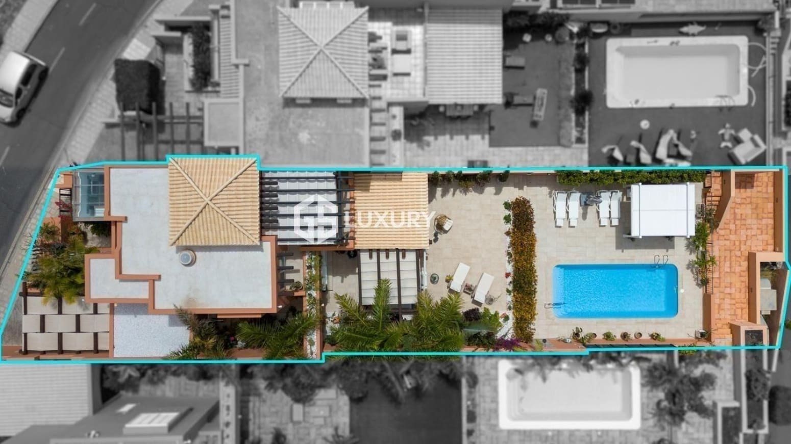 4 makuuhuone Huvila myytävänä paikassa Adeje mukana 
autotalli - 1 750 000 € (Ref: 9803790)