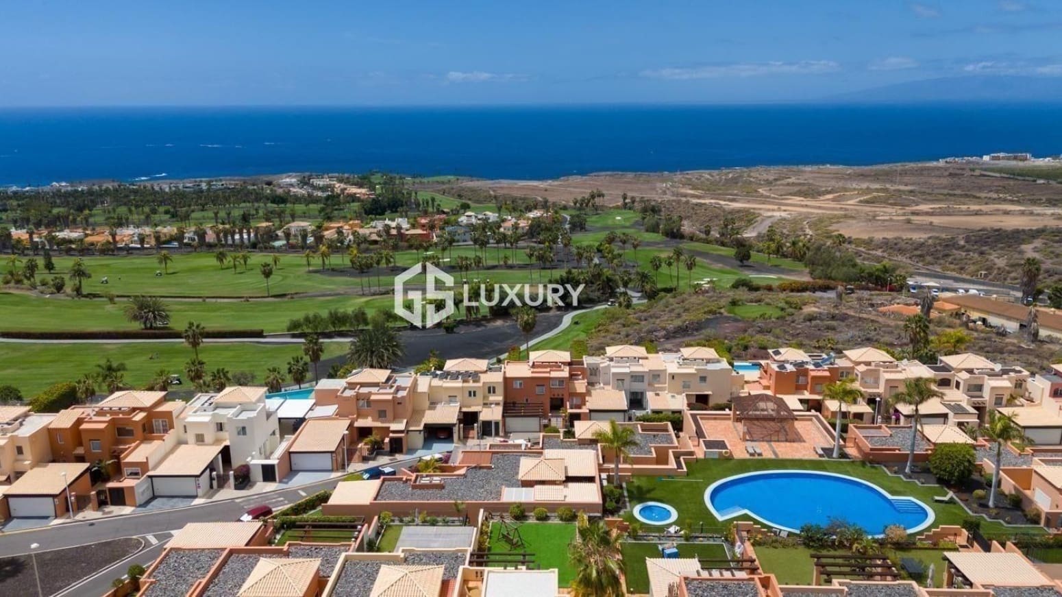 4 makuuhuone Huvila myytävänä paikassa Adeje mukana 
autotalli - 1 750 000 € (Ref: 9803790)