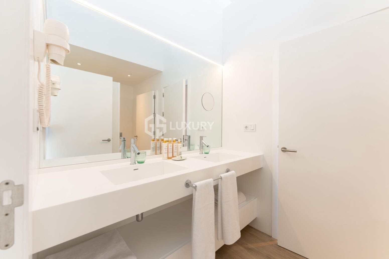 3 slaapkamer Villa te koop in Guia de Isora met garage - € 2.300.000 (Ref: 9805308)