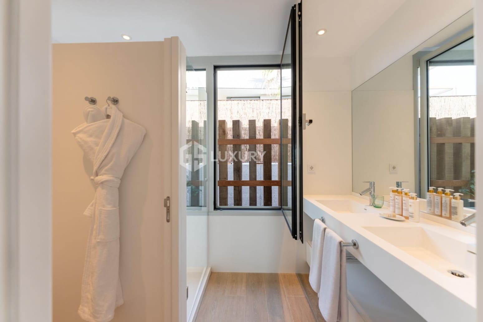 3 slaapkamer Villa te koop in Guia de Isora met garage - € 2.300.000 (Ref: 9805308)