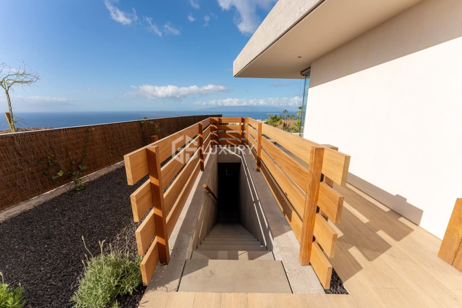 3 slaapkamer Villa te koop in Guia de Isora met garage - € 2.300.000 (Ref: 9805308)